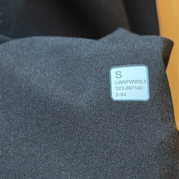 Lululemon sz S Luxtreme Mid-Rise Straight-Leg Trouser
Black Pant like new cond - Picture 6 of 14